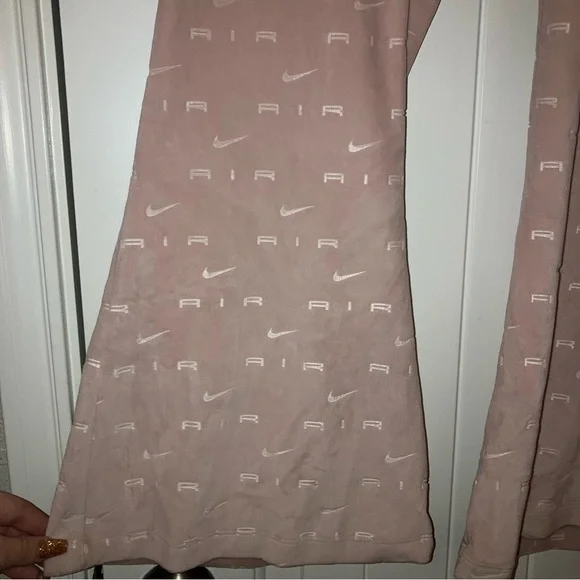 NWT Nike Air Logo Pink Plush Flare Lounge Pants - Picture 4 of 7